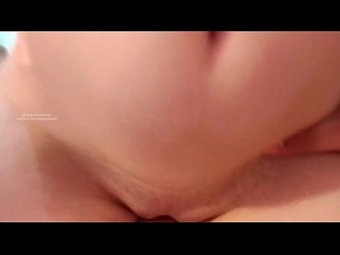 ❤️ Nukuin siskoni huoneessa ja niin heräsin siihen ❤️ Porno at us ☑
