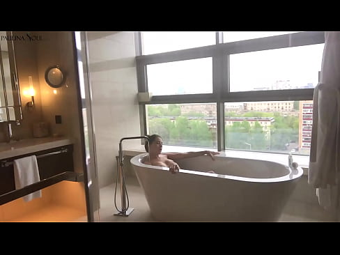 ❤️ Valtava babe runkkaa intohimoisesti pilluaan kylpyhuoneessa ❤️ Porno at us ☑