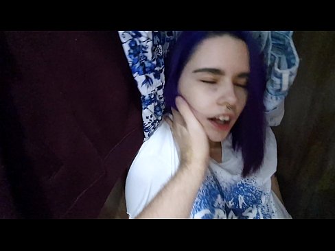 ❤️ Löysin siskoni kaapista ja autoin häntä laukeamaan ❤️ Porno at us ☑